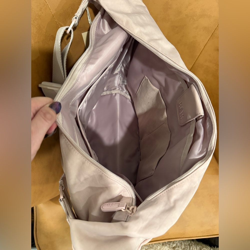 NWT Beis Crescent Catchall - Atlas Pink - Picture 3 of 5